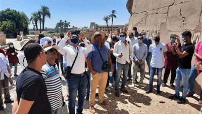 بعد تحرير محاضر.. المرشدين السياحيين: حيازة المرشد السياحي لـ العملة الأجنبية ليست جريمة 