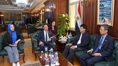 محافظ الإسكندرية يلتقي قنصل الصين لبحث التعاون في مجالات الطاقة المتجددة