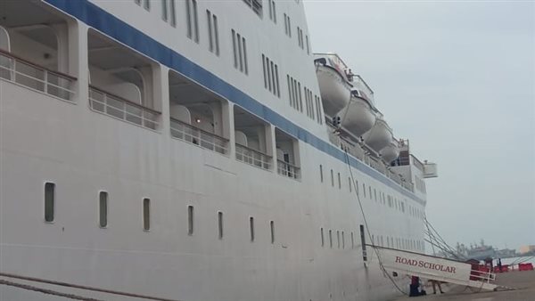 وصول سفينة سياحية