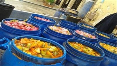 ضبط 6 أطنان مخلل معبأة بشكل غير صحي ببورسعيد
