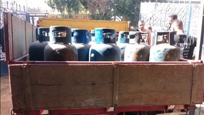 ناقصة الوزن.. ضبط سيارة ربع نقل محملة بأسطوانات غاز قبل بيها للمواطنين بالفيوم