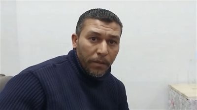 صاحبها أغمى عليه من الفرحة.. عامل بالسكة الحديد يعيد حقيبة بها مصوغات ذهبية لمالكها بسوهاج | بث مباشر