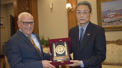 محافظ بورسعيد يبحث مع القنصل الصيني سبل التعاون المشترك | صور