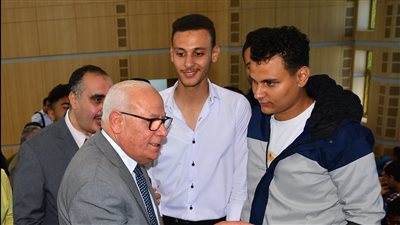 محافظ بورسعيد: جامعة سلام التكنولوجية استقبلت طلبة من كافة المحافظات.. وهذا موقف الخريجين | صور 