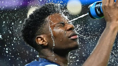 أداء رائع لـ تشاوميني في مباراته الرسمية الأولى رفقة فرنسا بـ كأس العالم