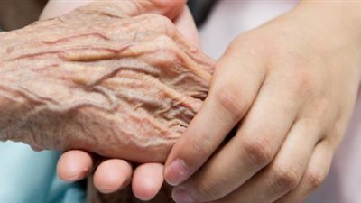 مقترح برلماني بإنشاء “بنك الوقت” لرعاية كبار السن دون أعباء مالية