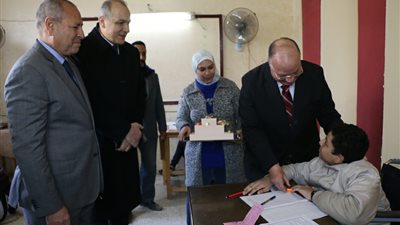 محافظ القاهرة: عقد 20 لجنة خاصة لحالات مرضية بمستشفى 57357 للشهادة الإعدادية (صور)