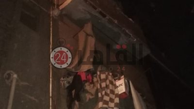 سقوط “بلكونة” بأحد عقارات روض الفرج بالقاهرة وإصابة أسرة بالكامل (صور)