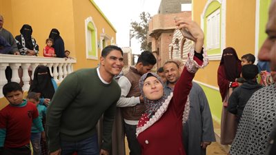 “أبو هشيمة” يتفقد قرية بالفيوم قبل افتتاحها ضمن مبادرة إعادة إعمار القرى الأكثر احتياجًا في مصر (صور)