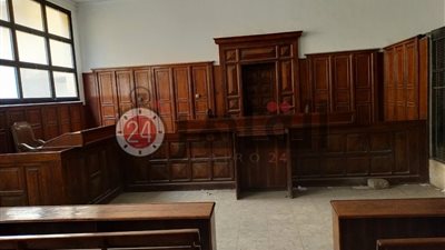 مذكرة تطالب بعمل ممرات لمنصات محكمة المحمودية بدلًا من قفز المحامين عليها (صورة ومستند)