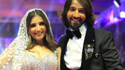 شاهد.. استعدادات هاني البحيري لإطلاق مجموعته في أسبوع الموضة الفرنسي (صور)