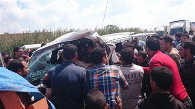 بالأسماء.. مصرع 4 أشخاص وإصابة 14 آخرين في حادث تصادم بصحراوى سوهاج