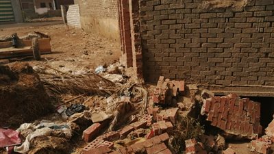 مصرع طفل سقط عليه حائط “تحت الإنشاء” بسوهاج