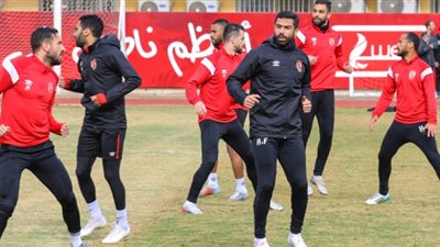 تجهيز لاعبي الأهلي لموقعة النجم الساحلي بـ”برنامج بدني”