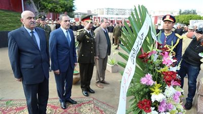 محافظ كفر الشيخ ومدير الأمن يضعان إكليل الزهور على النصب التذكاري لشهداء الشرطة