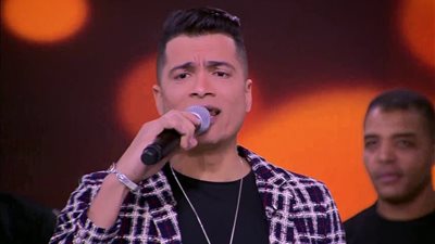 حسن شاكوش يفسر القصد من “وتجيني تلاقيني لسه بخيري” (فيديو)