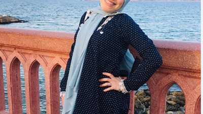 رسالة مكتوب فيها “ادعولي”.. فتاة تعلن انتشار الورم وانتصار السرطان عليها (صورة)