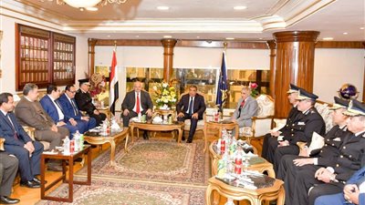 رئيس جامعة القاهرة في ضيافة مديرية أمن الجيزة للتهنئة بعيد الشرطة (صور)