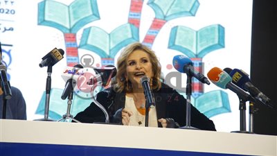 يسرا: عمرو دياب لن يتكرر بسهولة.. وكنت “بأبخّر” علاء ولي الدين بنفسي (فيديو)