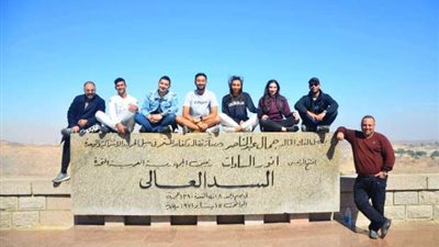 نبيلة مكرم ومحافظ أسوان يصطحبان مجموعة من المصريين بالخارج في جولة بعدة مشروعات (صور)