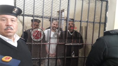 محامي قاتل أسرة كفر الدوار: المتهم مصاب بمرض “الفصام” ودخل مستشفى المعمورة بسبب تعديه على والديه (صور وفيديو)