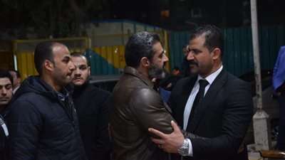 أشرف زكي وياسر جلال وفلوكس أبرز الحاضرين عزاء والدة محمود حافظ (صور)