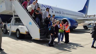 هل تُجبر الدولة السائحين على استخدام الطيران الداخلي؟.. “السياحة” تجيب