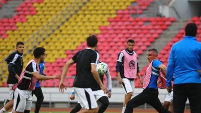 مران الزمالك الختامي في أنجولا.. حضور السفير ومشاركة المدربين في التقسيمة
