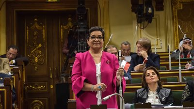 أنيسة حسونة تخاطب وزير التعليم العالي بإصدار قرارًا بحظر النقاب فى المنشآت العامة وجميع الجامعات المصرية