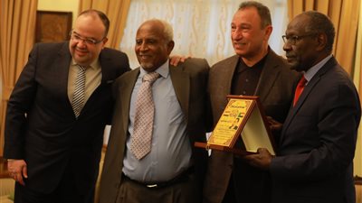رابطة قدامى اللاعبين السودانيين تُكرم محمود الخطيب (صور)