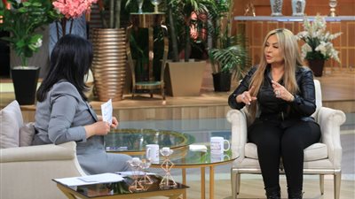 غادة نافع تكشف أسرارًا جديدة عن والدتها الفنانة الراحلة ماجدة في “معكم منى الشاذلي” (صور)