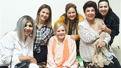 “وداعًا شقراء السينما المصرية”.. نجوم الفن ينعون الفنانة الكبيرة نادية لطفي (صور)