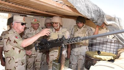 رئيس أركان حرب القوات المسلحة يتفقد عددًا من الأكمنة والارتكازات الأمنية بشمال سيناء