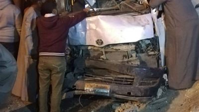 مصرع وإصابة 5 أشخاص من عائلة واحدة في حادث تصادم بطريق صحراوي المنيا الشرقي