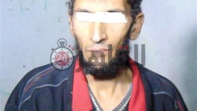 قتلتها وقت صلاة الفجر.. المتهم بقتل والدته في كفر الشيخ يمثل الجريمة (صور)