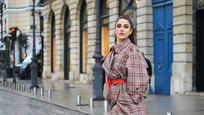 بـ “الكاروهات”.. درة تتألق في أحدث جلسة تصوير من باريس (صور)