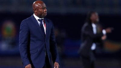 إيمانويل أمونيكي يضم 20 لاعبًا لقائمة المقاصة استعدادًا لمباراة الإنتاج