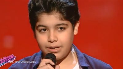 حفيد كارم محمود يشارك بأغنية لجده ببرنامج “The Voice Kids” (فيديو)