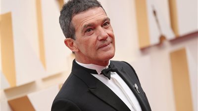 جوائز الأوسكار 2020.. أنطونيو بانديراس يصل السجادة الحمراء (فيديو)