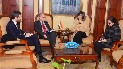 وزيرة الهجرة تبحث تعزيز التعاون مع سفير قبرص في ضوء مبادرة “إحياء الجذور”