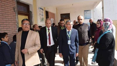 تستهدف طلاب 270 مدرسة.. محافظ المنيا يتابع أعمال مبادرة الكشف عن أمراض الأنيميا والتقزم