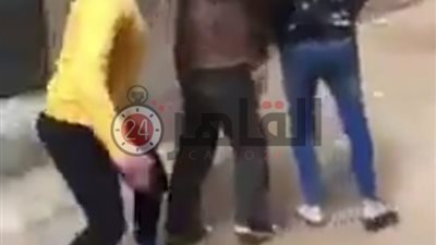 “كنا بنهزر”.. شباب يعتدون على رجل كبير بالضرب على “تيك توك” (فيديو)