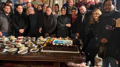 غادة عبد الرازق تحتفل ببدء تصوير “سلطانة المعز” استعدادًا لعرضه في رمضان (صور)