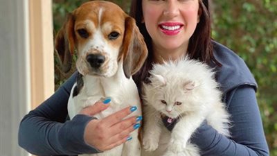 “حجازي مش فى الصورة”.. أسما شريف منير تحتفل بعيد الحب مع حيواناتها (صورة)