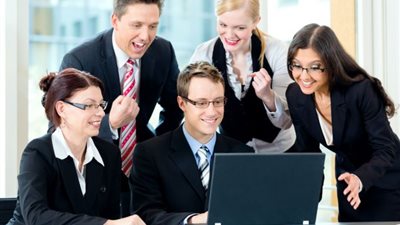 “ياكش نشوف شغلنا بقا”.. شركة تقرر الاحتفال بموظفيها السناجل بطريقة ساخرة (صورة)