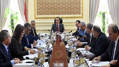 “مدبولي” يتابع تنفيذ تكليفات الرئيس لحل مشكلات المصانع المتعثرة