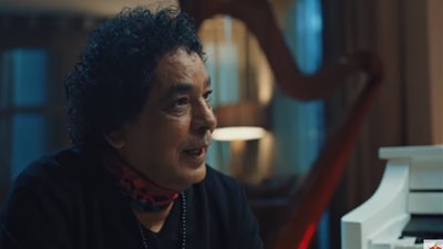 محمد منير: غنيت يوم وفاة أمي.. وحنجرتي وصلت لكل الجنسيات العربية (فيديو)