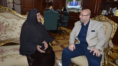 بعد نشر “القاهرة 24”.. محافظ بني سويف يلتقي الفلاحة الفائزة بالمركز الأول في حصد البطاطس