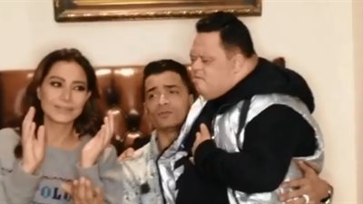 بسمة وهبه تغني “بنت الجيران” مع حسن شاكوش وأمح الدولي (فيديو)