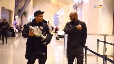 الزمالك يصطحب كأس السوبر الإفريقي إلى الإمارات.. وأوباما يُقلد رقصة شيكابالا (فيديو)